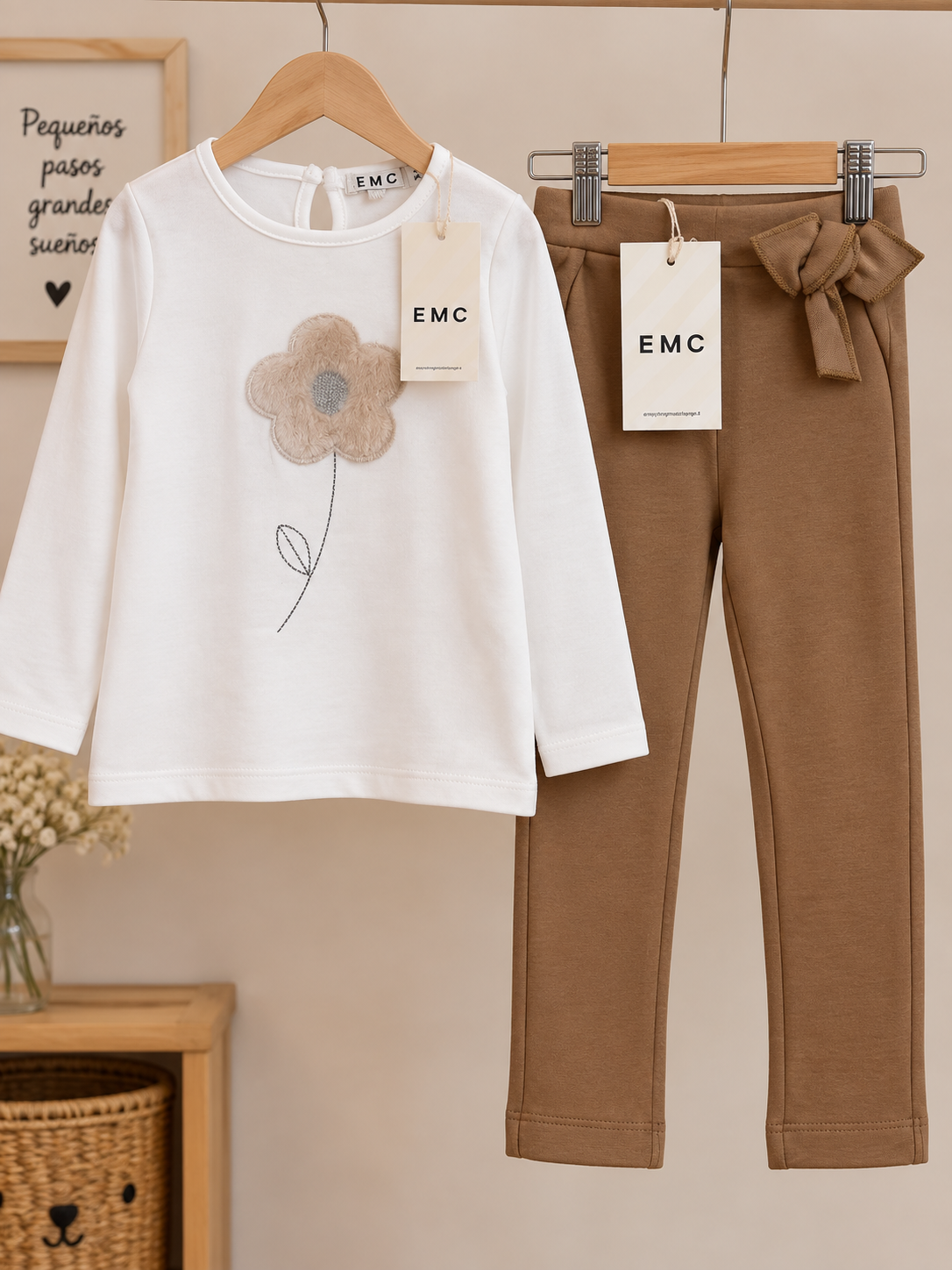 Conjunto Niña Flower Chic – Blanco y Camel